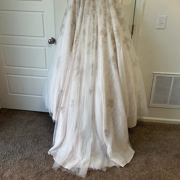 Size 6 Ivory Stella York Wedding Dress - Picture 8 of 14